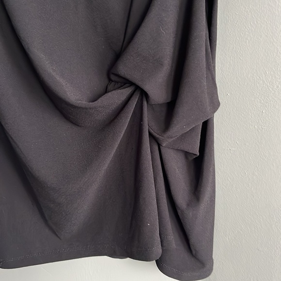 Leith blouse with tuck detail - Picture 3 of 3